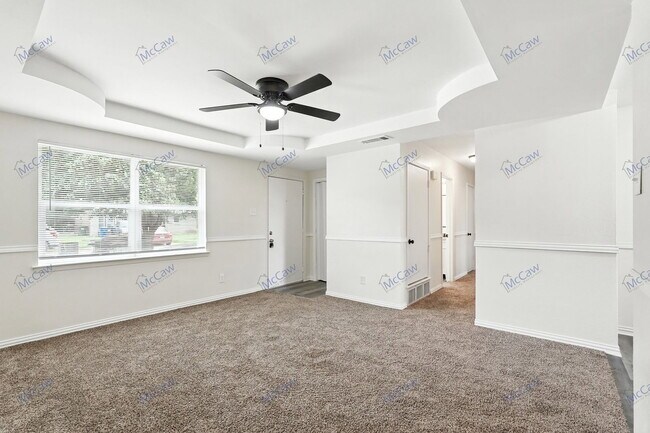 Building Photo - 4425 Central Ln