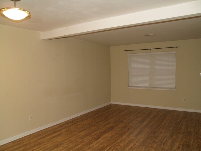 Foto del edificio - 8907 Hunter Ridge Dr