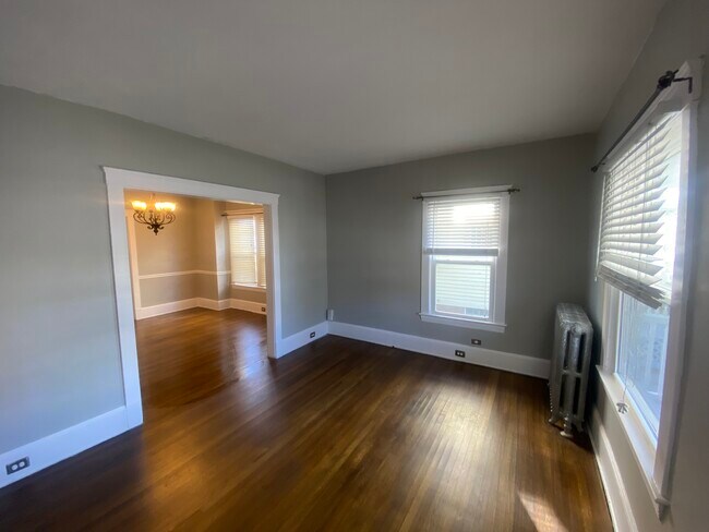 Building Photo - 1422 Rosewood Ave