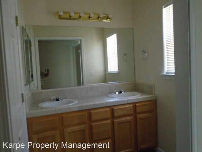 Foto del edificio - 3 br, 2 bath House - 11121 VISTA RIDGE DR