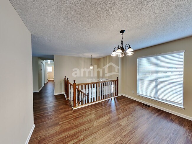 Foto del edificio - 4718 Vineyard Ct