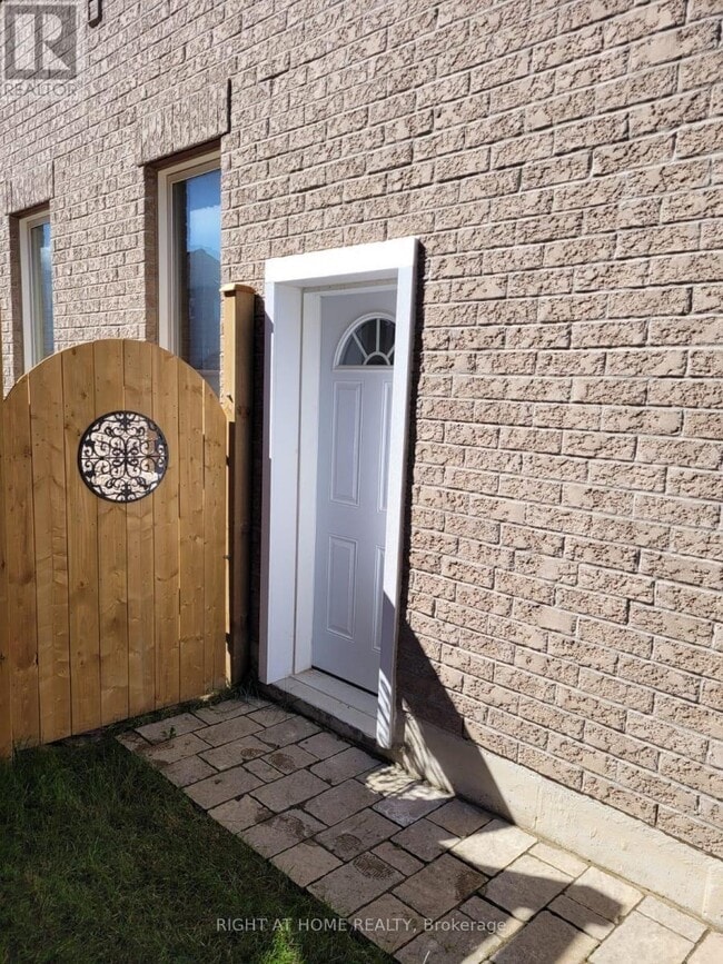 Building Photo - 110 Thatcher Crescent