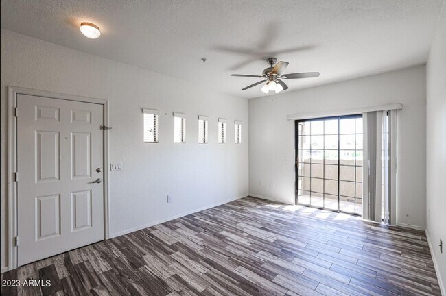 Foto del edificio - 3434 E Baseline Rd