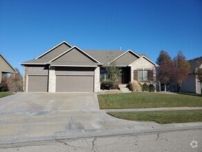 Building Photo - 2132 Stonegate Cir
