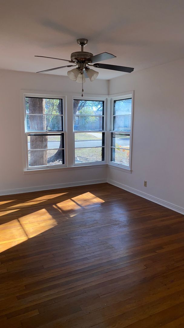 Building Photo - Availability Coming Soon on a Cute Two bedroom Rental Close to TCU