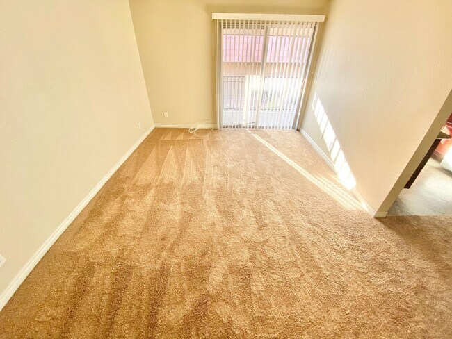 Building Photo - GUARD-GATED 1-BEDROOM CONDO WITH COMMUNITY POOL