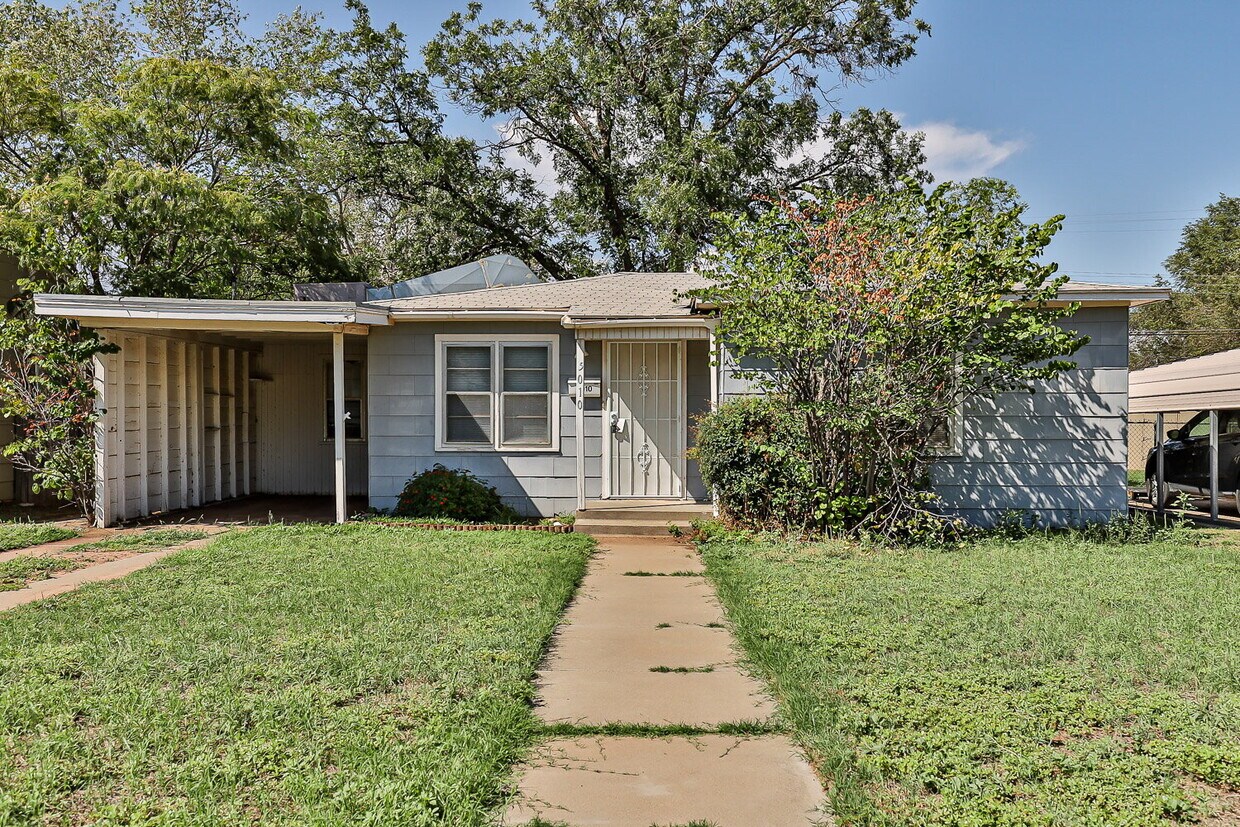 Primary Photo - 2-Bedroom Home - Cozy 705 sq ft Oasis with...