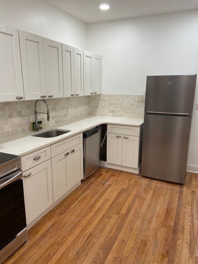 Kitchen - 742 Macdonough St