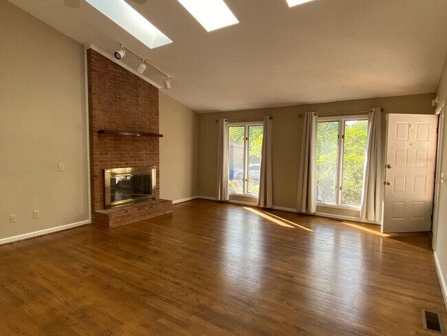 Foto del edificio - Blacksburg, 3 BR /  2.5 BA, Available in July