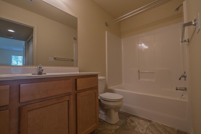 Building Photo - 7900 N Glen Meadow Dr