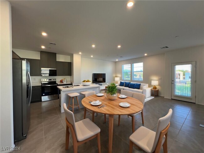 Foto del edificio - 9316 Botanic Heaven Ave
