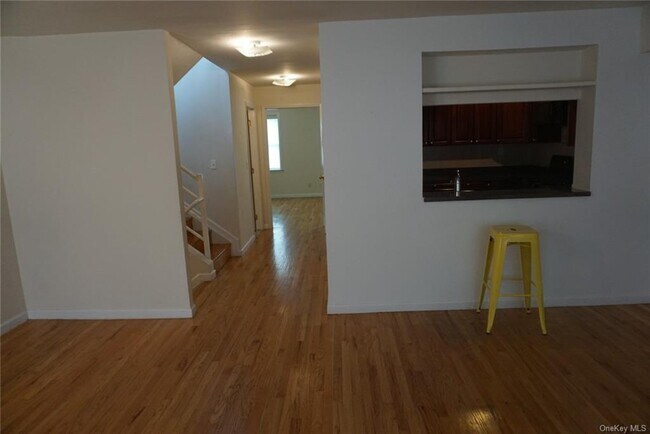 Foto del edificio - 3219 Riverdale Ave