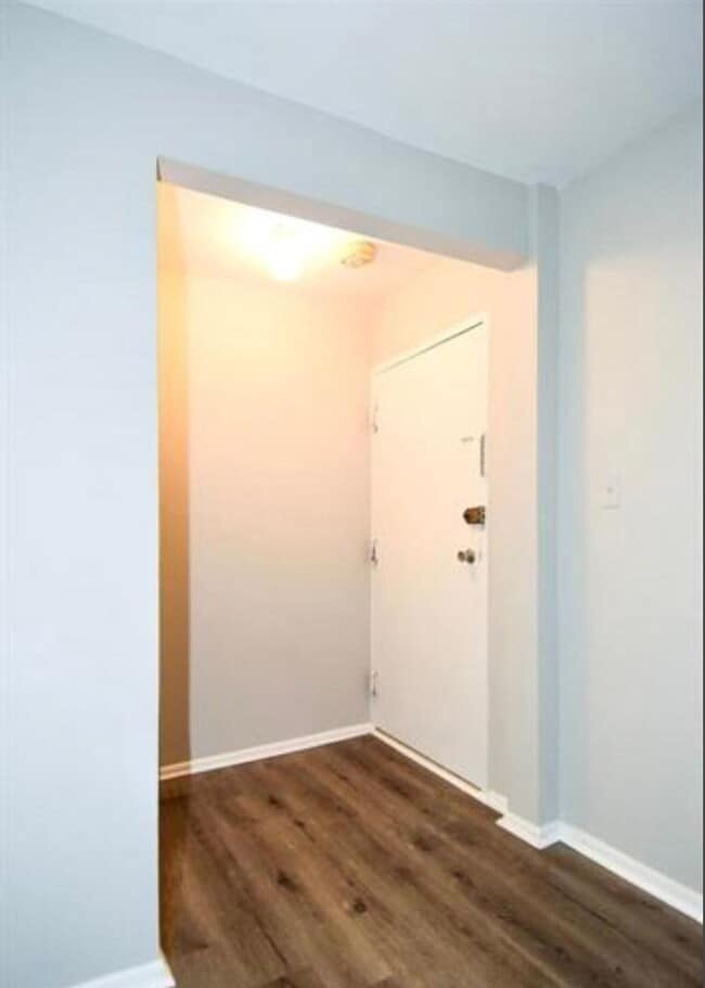Building Photo - Well-Appointed 2 Bed 1 Bath Condo In Vibra...
