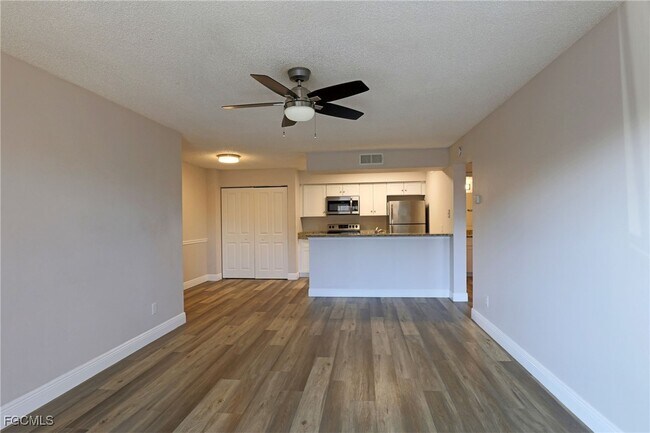 Foto del edificio - 5329 Summerlin Rd