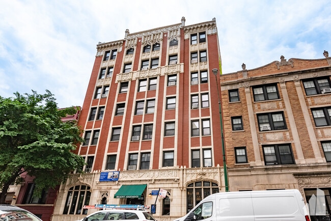 Building Photo - 515 W Belmont Ave