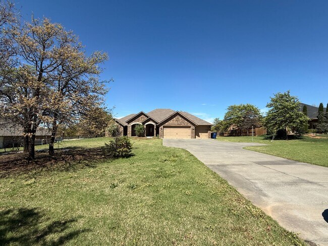 Building Photo - Beautiful Upscale 3BD/3BTH + Office Home on Over an Acre in Choctaw