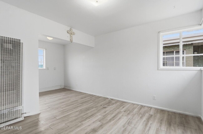 Building Photo - 3912 Kemp Ave