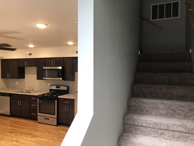 Foto del edificio - 421 N Brady St