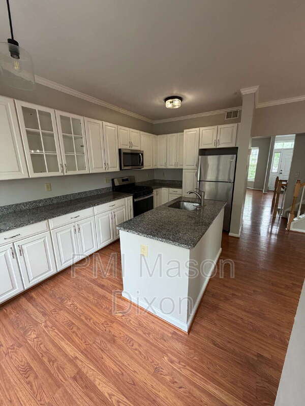 Building Photo - 2404 Sandwich Ct