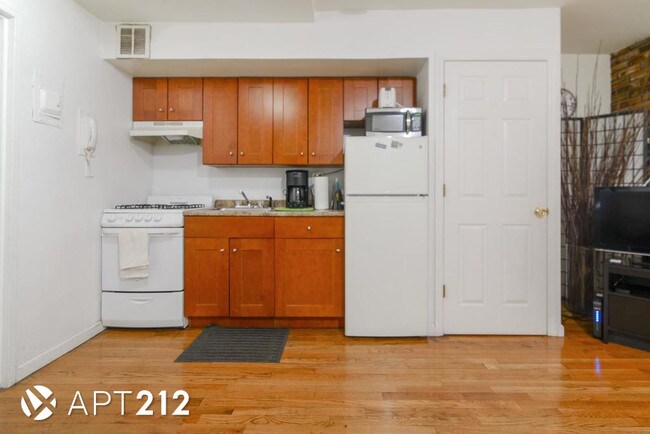 Building Photo - 247 E 33rd St