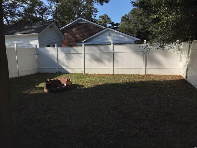 Building Photo - 616 Cypress Dr