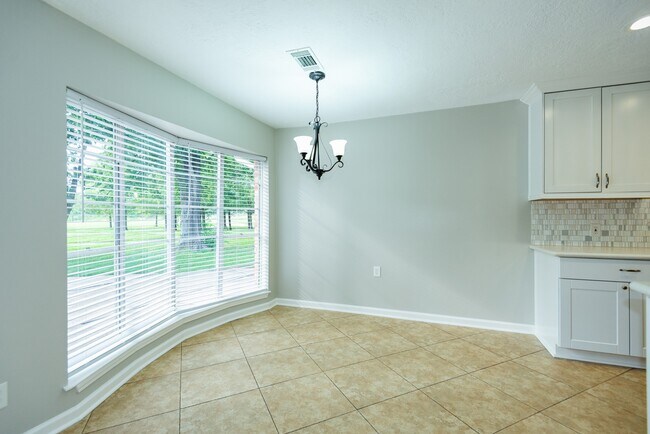 Building Photo - 7403 Tall Pines Dr