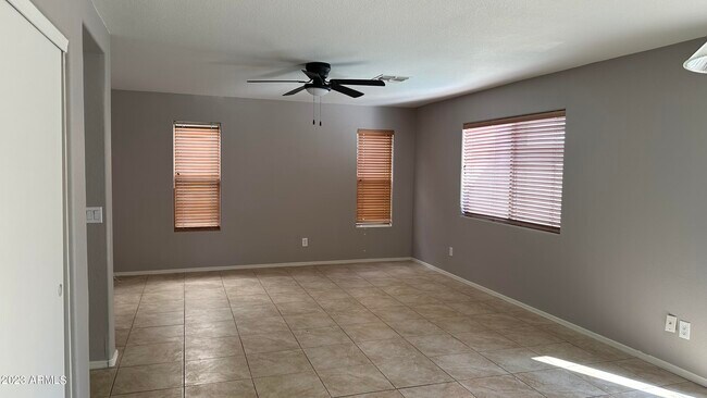 Building Photo - 12741 Desert Flower Rd