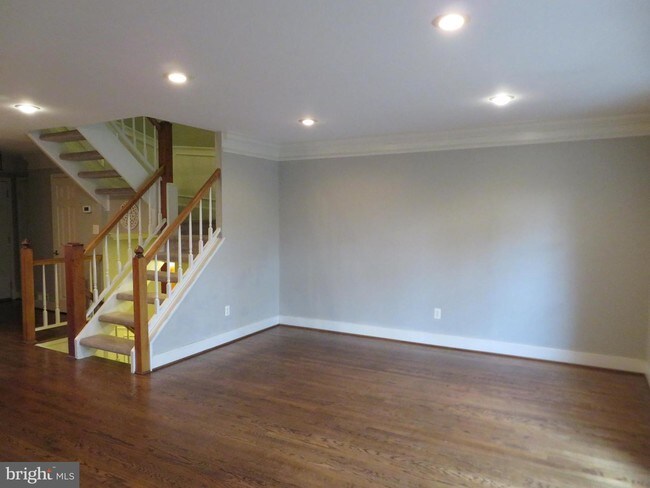 Foto del edificio - 2063 S Glebe Rd