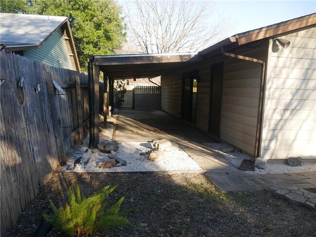 Building Photo - 5610 Peppertree Pkwy