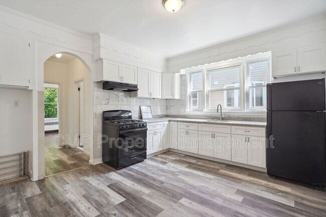 Foto del edificio - 1576 Leslie St