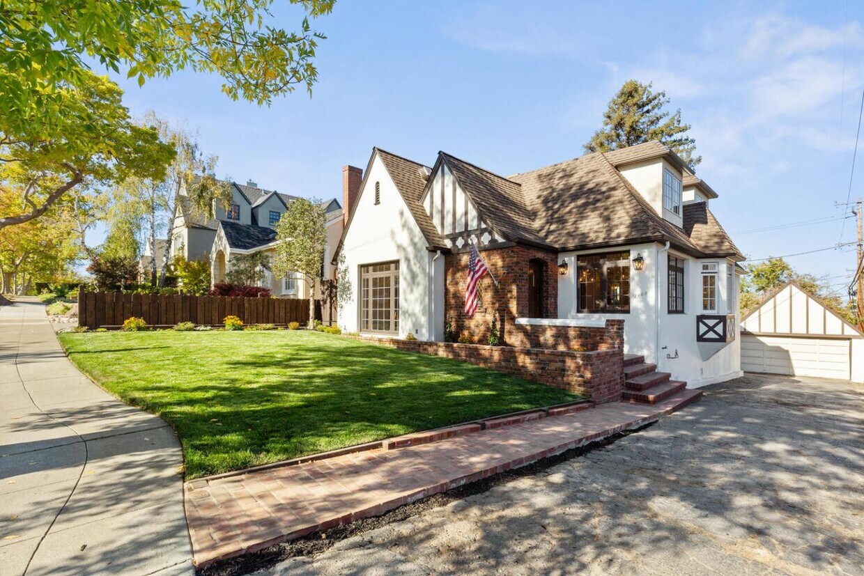 Primary Photo - 1408 Montero Ave