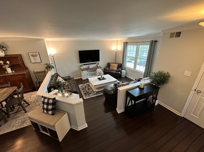 Building Photo - 8451 Millwood Pl