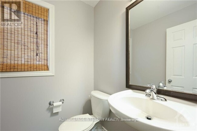 Building Photo - 432 Temiskaming Crescent