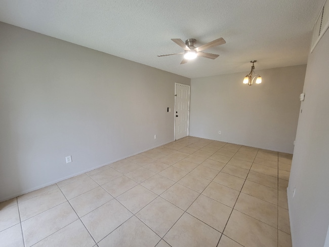 Foto del edificio - 5303 Summerlin Rd