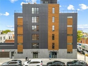 Building Photo - 901 60th St