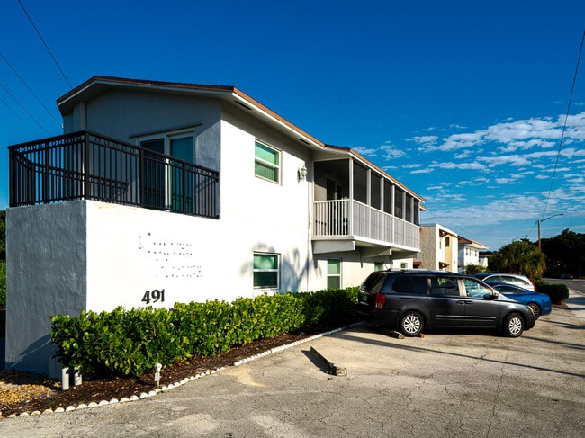 Building Photo - 491 W Camino
