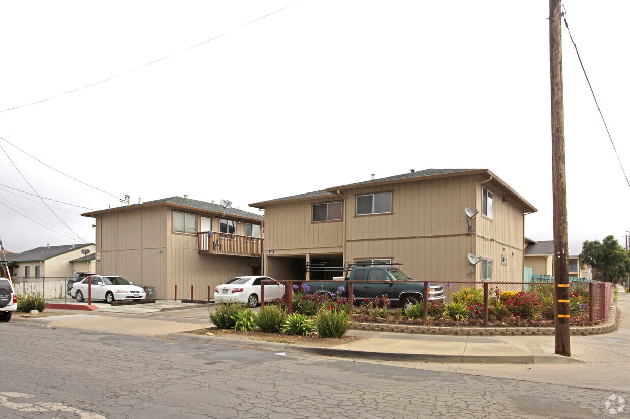 Primary Photo - 1435 Bellehaven St