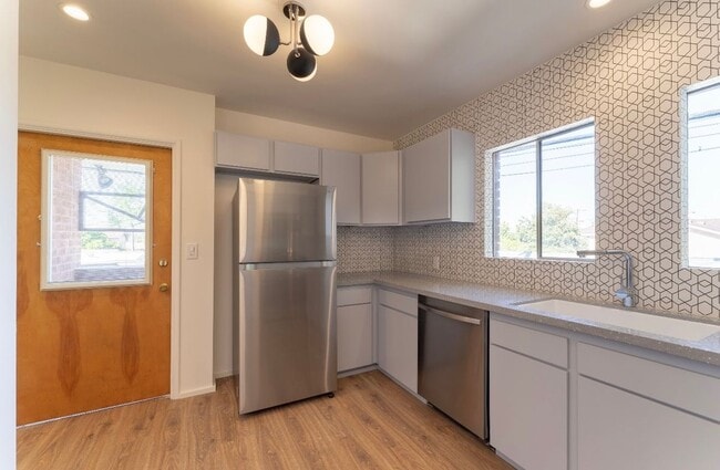 Building Photo - 111 W 48th St