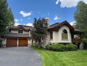 Building Photo - 203 Camas Loop E