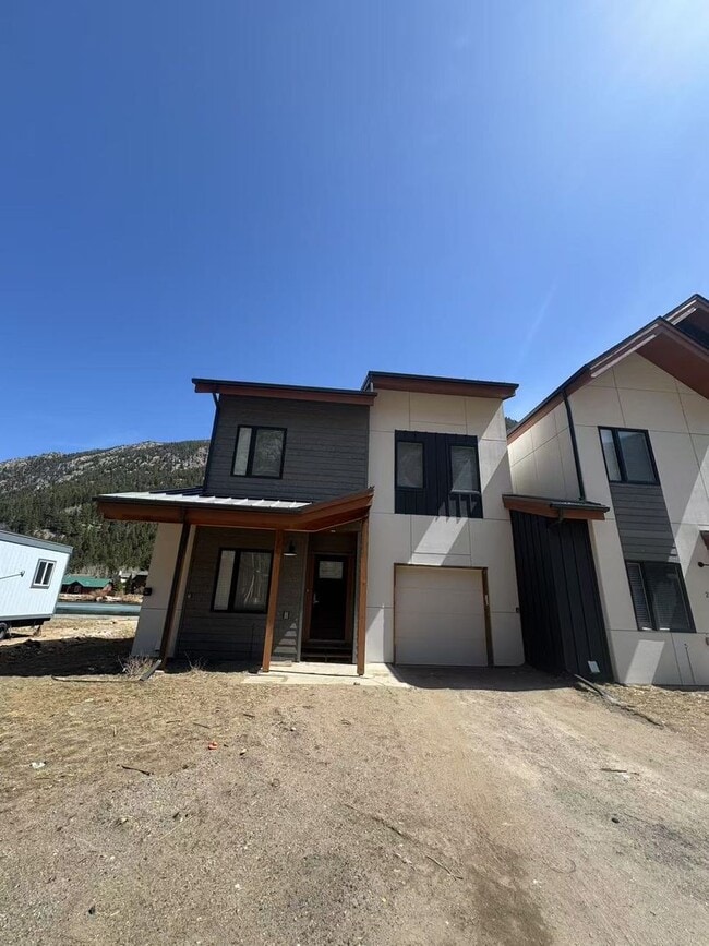 Single Family House in Georgetown - Single Family House in Georgetown