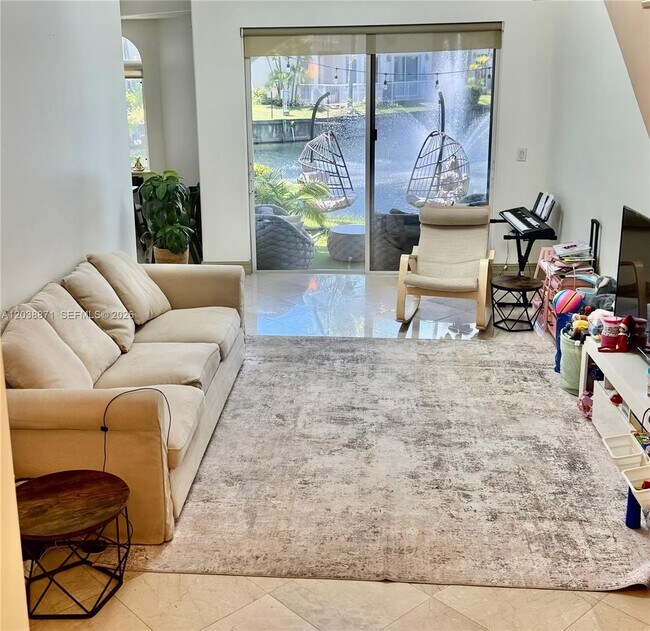 Foto del edificio - 3016 NE 210th St