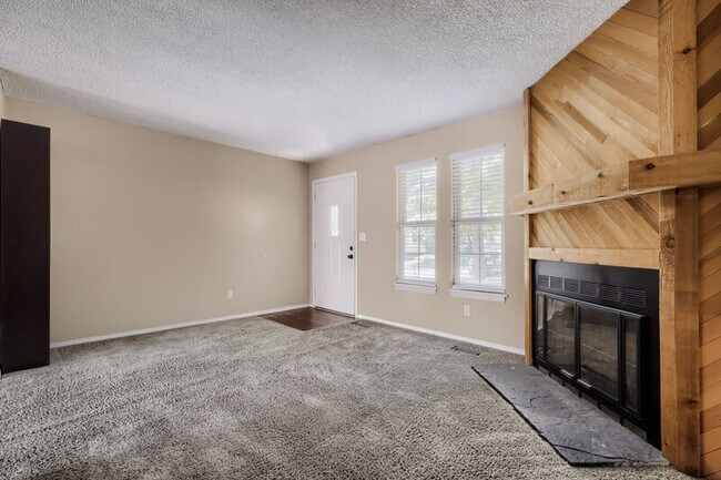 Foto del edificio - 6749 Mountain Top Ln