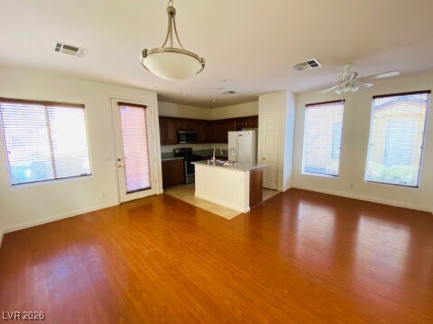 Foto del edificio - 8098 Watauga Ave