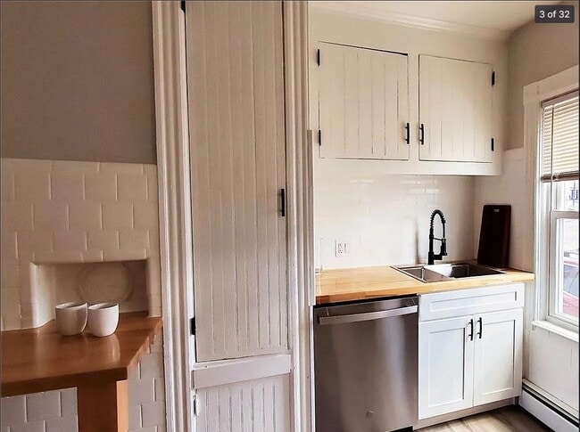 Building Photo - 1129 Main St