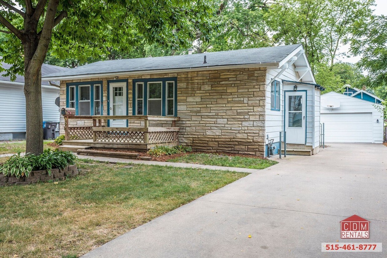 Foto principal - Ideally Located Ranch Home!