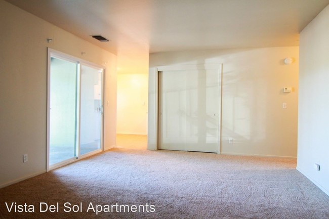 Building Photo - 1000-1030 Del Sol Pl