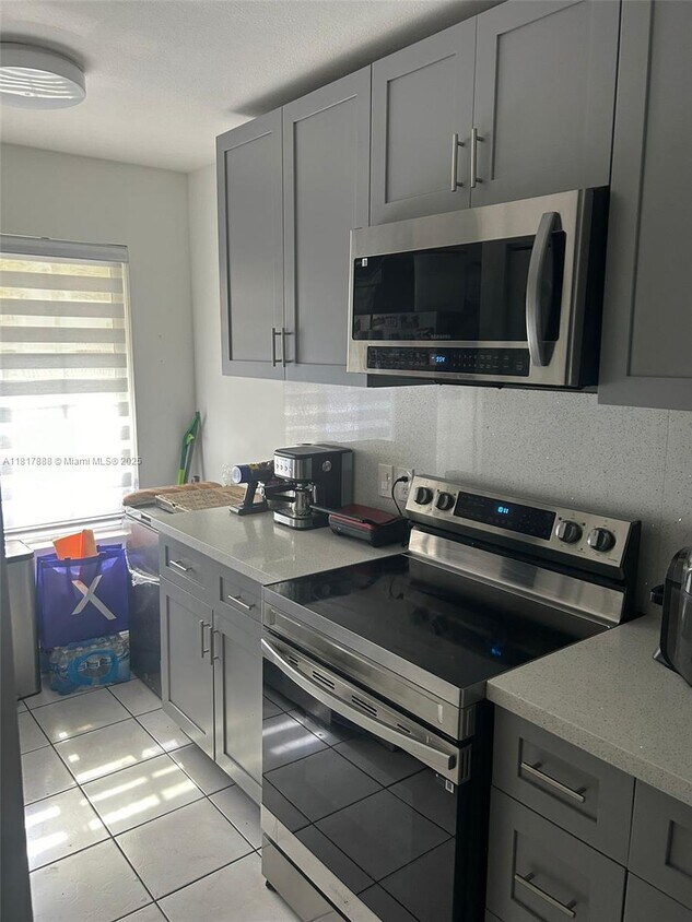Foto principal - 8310 NW 10th St