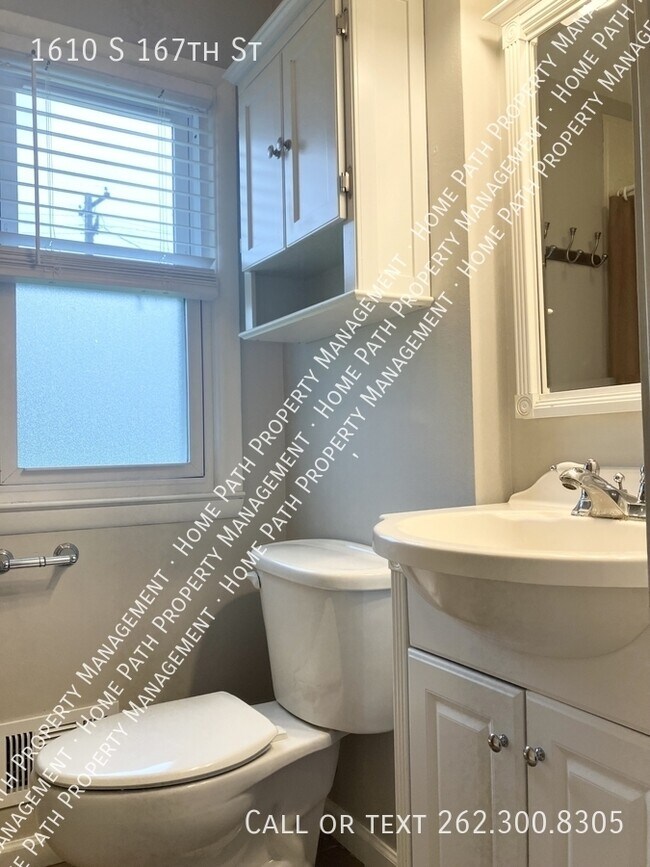 Foto del edificio - 1610 S 167th St
