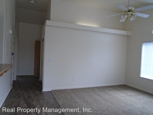 Building Photo - 802 Cally Ct