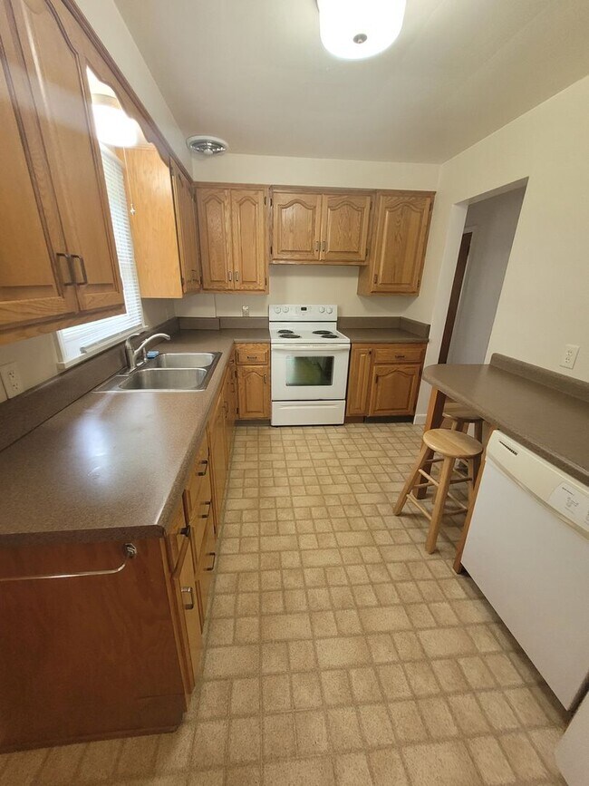 Building Photo - $1250| 2BD 1BA| 1915 Ohm Ave | Available Now